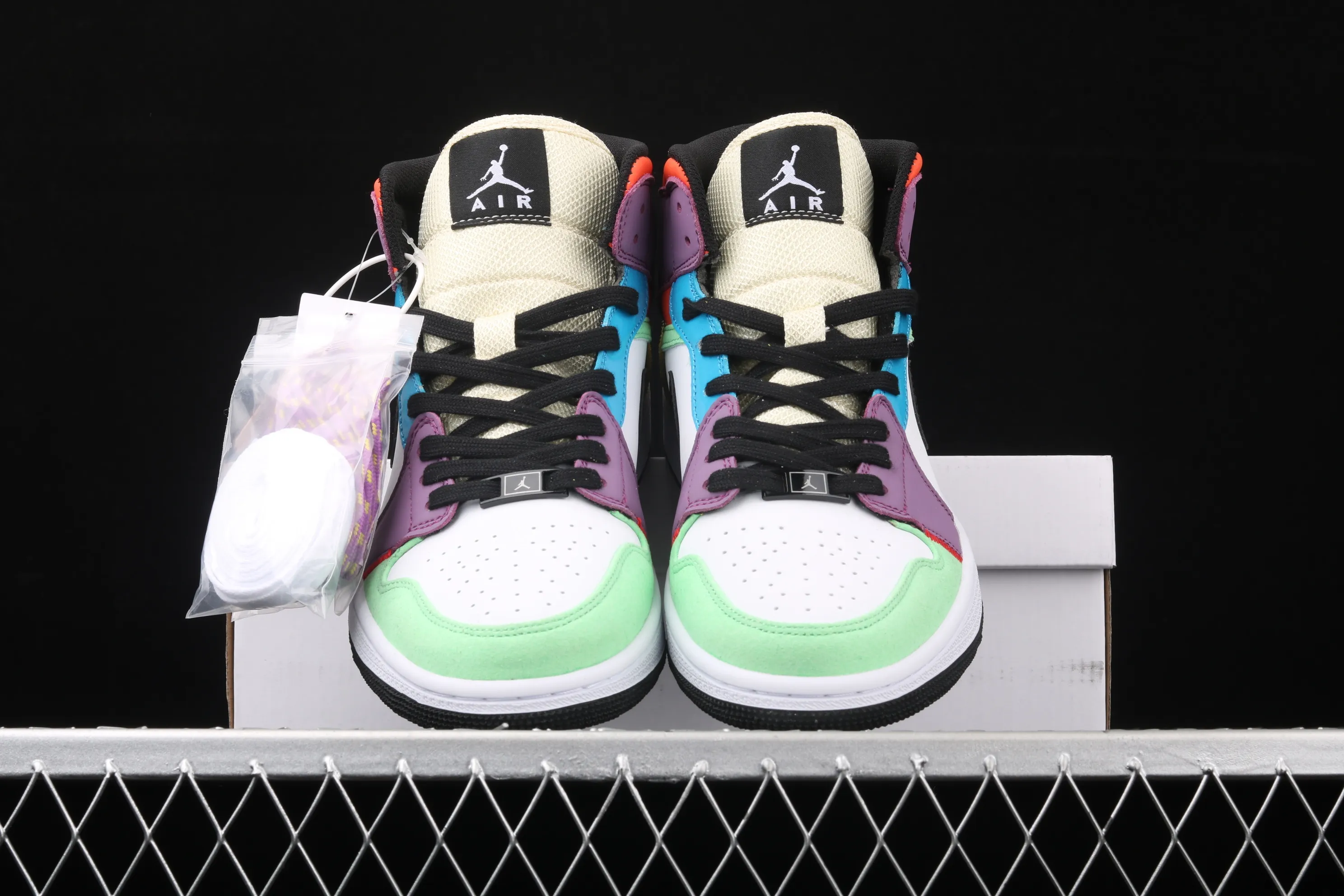 All categories Air Jordan Jordan series basketball shoes Air Jordan 1 Mid Air Jordan 1 Mid AJ1 Joe 1 Zhongbang color stitching CW1140-100